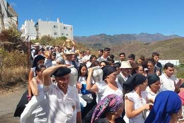 Unas 1.200 personas dan vida a una nueva edición de la Traída del Agua (Foto Francisco Javier Santana y TA)